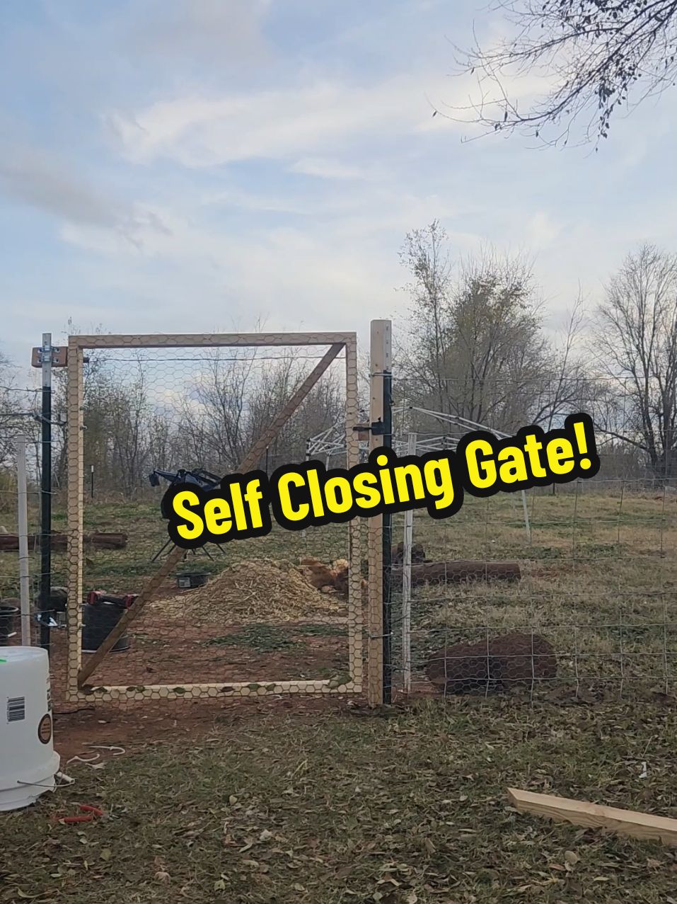 i wanted the gate to shut behind me for when I don't have a free hand. Found a problem, thought up a solution, built the solution instead of buying something, fixed the problem! #homesteadlife #homesteading #homestead #homesteadtoktok #crazychickenlady #builtnotbought #homesteadtiktok #chickenlady 