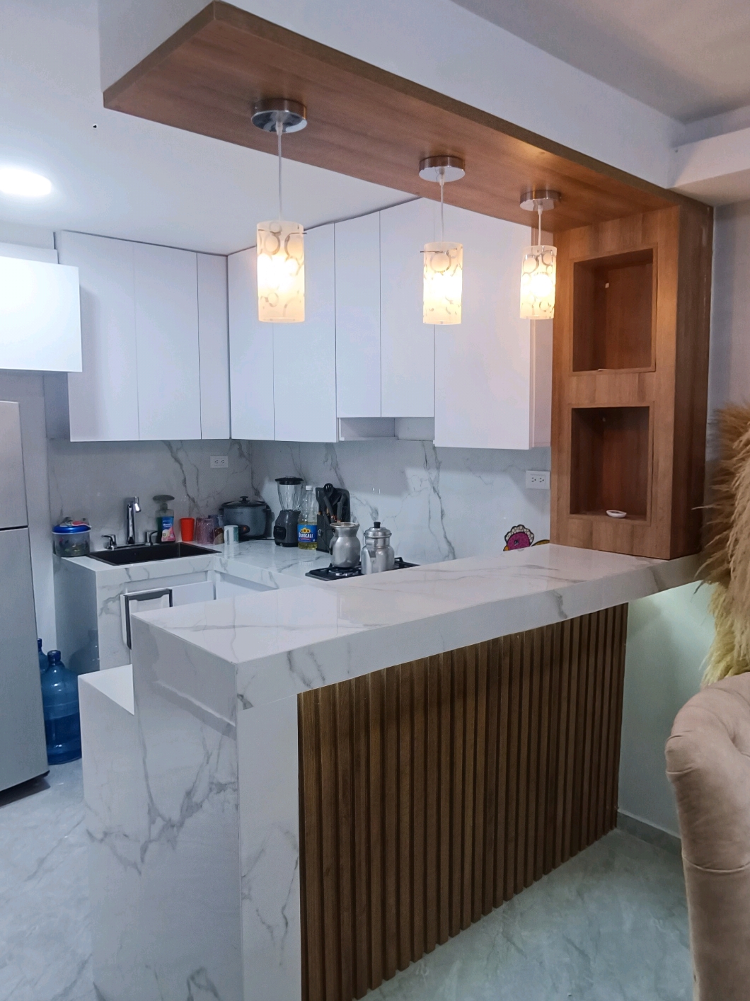 que tal mi trabajo? mesón salpicadero y barra en porcelanato 🔨🙏🏾🧰💪🏾❤️💪🏻#parati  #fyp  #mesonenporcelanato #mesones  #barraporcelanato  #porcelanato  #ideasparacocinas 