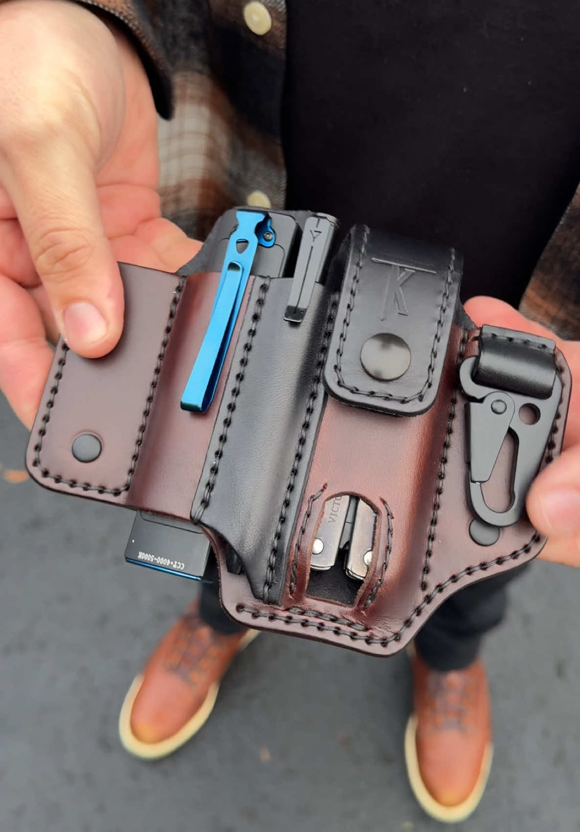 Real gear for real everyday life. Give the gift of quality! Shop handmade goods at www.taleofknives.com Everyday carry tool belt organizers for multitools, flashlights and more! #SmallBusiness Artisan crafted on the west coast in the #pnw Oregon! #toolsofthetrade #shopsmall #belts #boots #multitool #pen #flashlights #olight #prime #ttshop #smallbusinesscheck #americanmuscle #locallymade