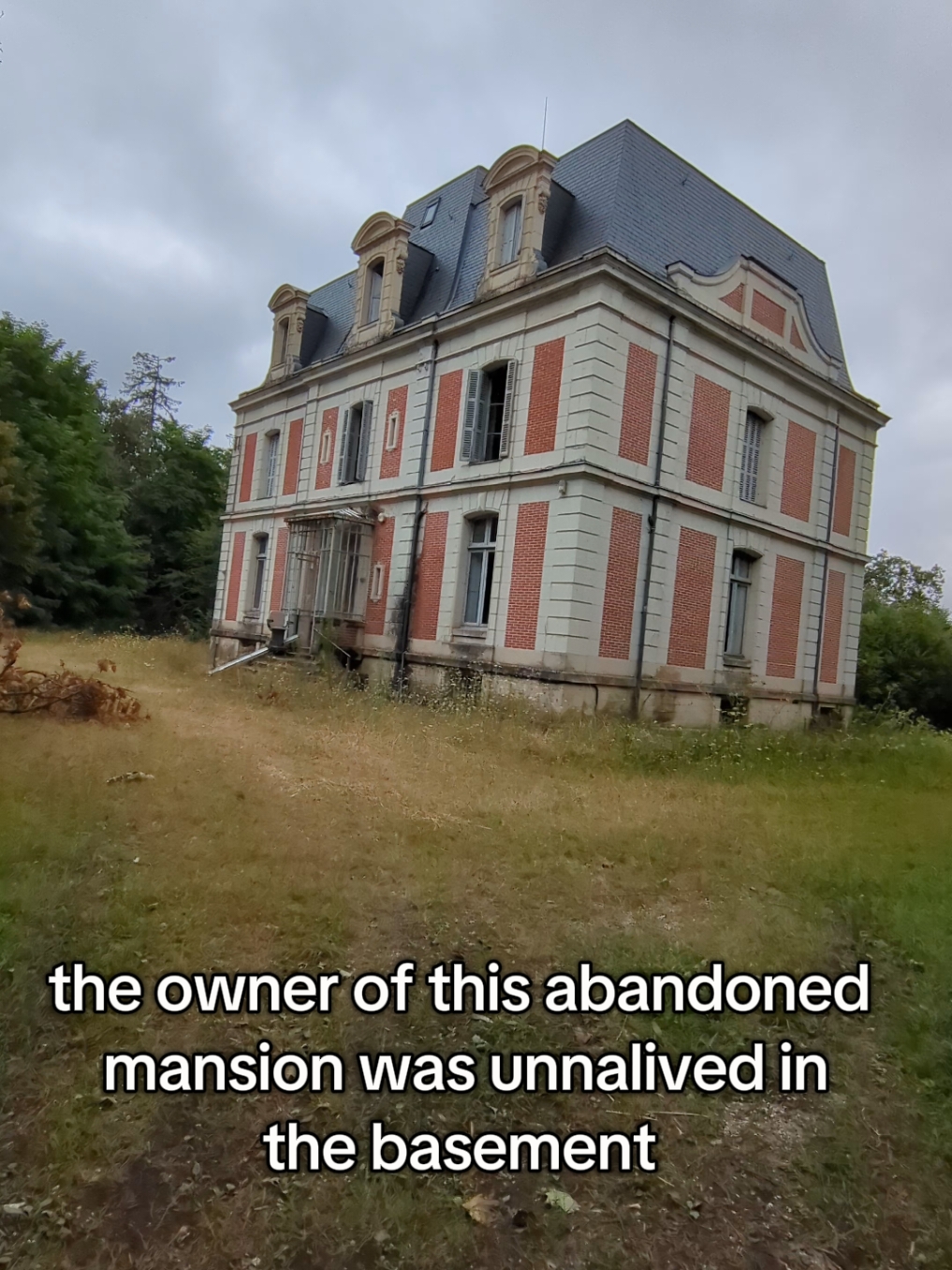 we explored this abandoned murder Mansion!  #tiktok #sad #scary #reels #urbex #viral #abandoned #viralvideo #explore 