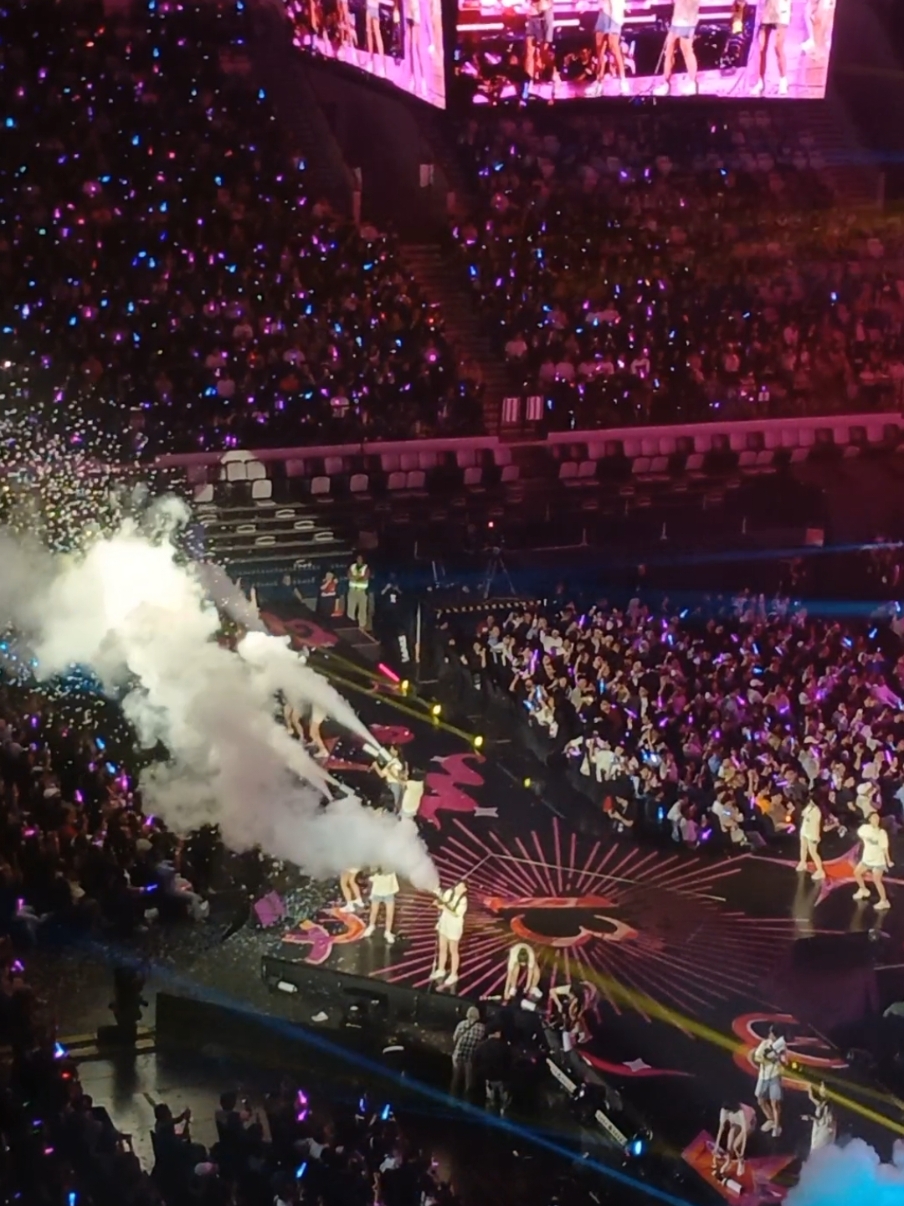 JKT48 - Seventeen 13th Anniversary Wonderland At Indonesia Arena  #jkt48 #jkt4813thannivarsary 