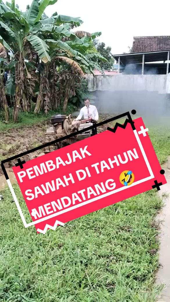 Tukang Traktor pembajak sawah naik jabatan di tahun 2025 🤭 #petanimuda  #petanimilenial  #fyipシツ  #viralditiktok 