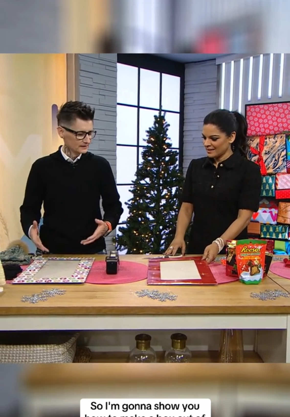 Christmas wrapping hack #christmas #christmaswrapping #reuse #laundrytok @CTV Your Morning 