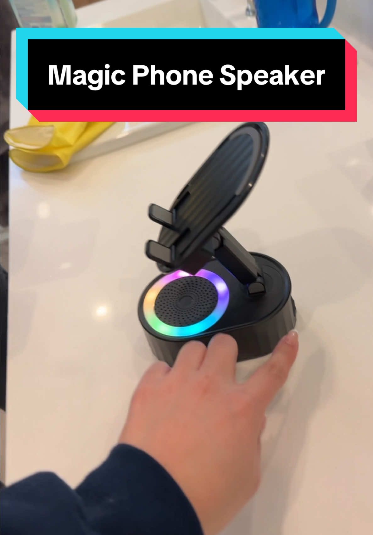 This is so loud 😱 #speaker #phonestand #bluetooth #giftideas #tiktokmademebuyit #christmasgift #phonespeaker #tiktokshopholidayhaul #tiktokshopcreatorpicks