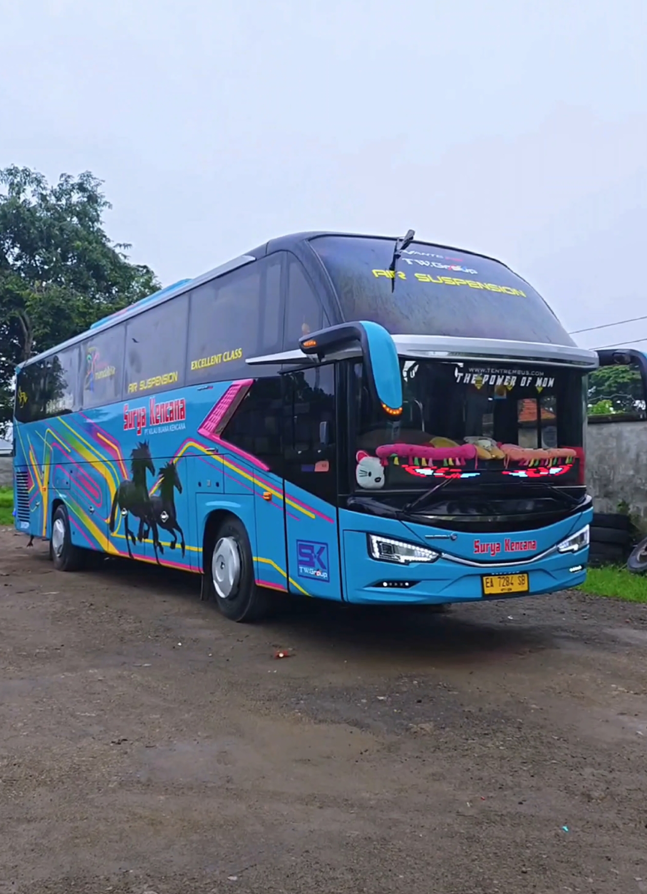 The Power of Mom.  @gudangsuryakencana_  @Surya_Kencana Official  #posuryakencana #pasukanbabagondrong #tentrem #avante #rimbakencana #busmania #busmaniantb #mbojo #bima #mataram #busmania #busmaniantb #fyp #mandalika 