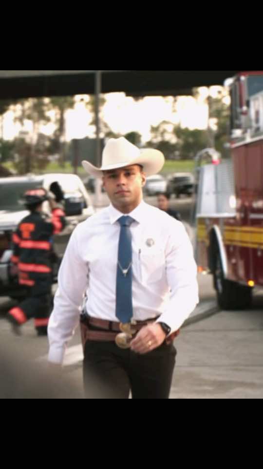 Omg carlossss in his ranger/ husband era!! #relatable #tarlos #911lonestar #show #911lonestaredit #911onfox #carlos #rafael #fyp #viral #hot 