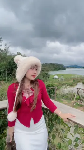 Cô ấy năm nay 20t hoa tươi không thấy chỉ thấy hoa mắt chống mặt