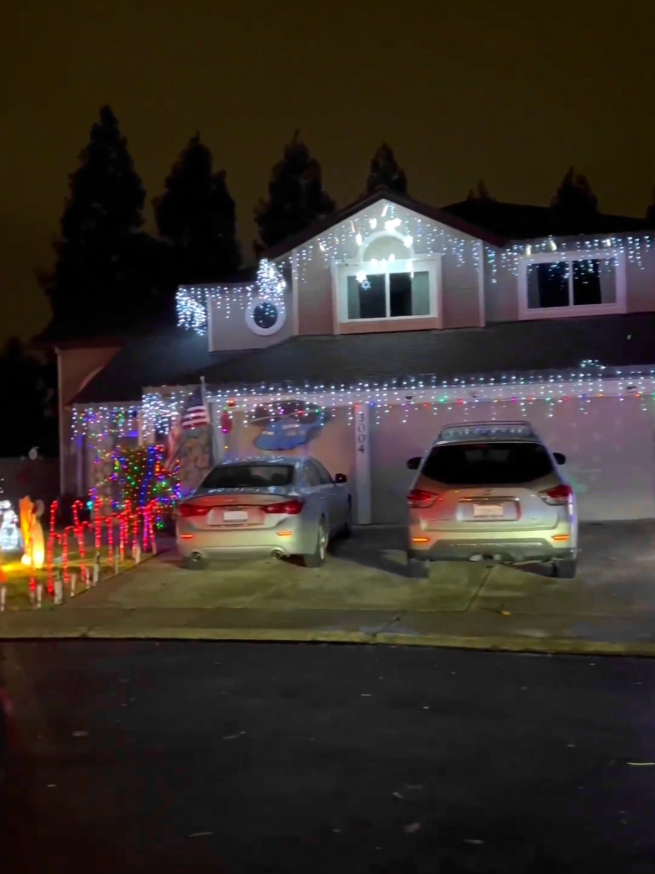 Christmas Decorations 🎅🏻🎄⛄ #🇺🇸 #usa🇺🇸 #usavibes #americanneighbourhoods #americalife #vibes #foryou #dream #Aesthetic 