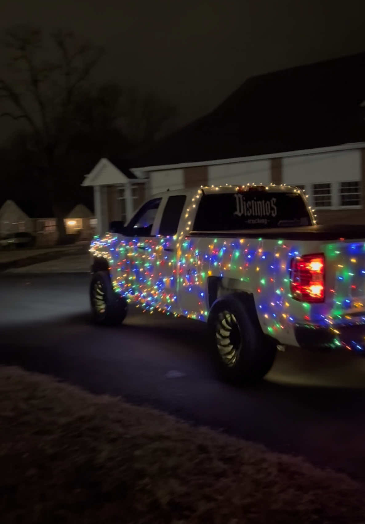 @nilo_ @_𝑠𝑢𝑙𝑒𝑚𝑎🤎😗 @Danny #fyp #fypシ #foryou #christmaslights🎄 #foryoupage #parati #chevysilverado 