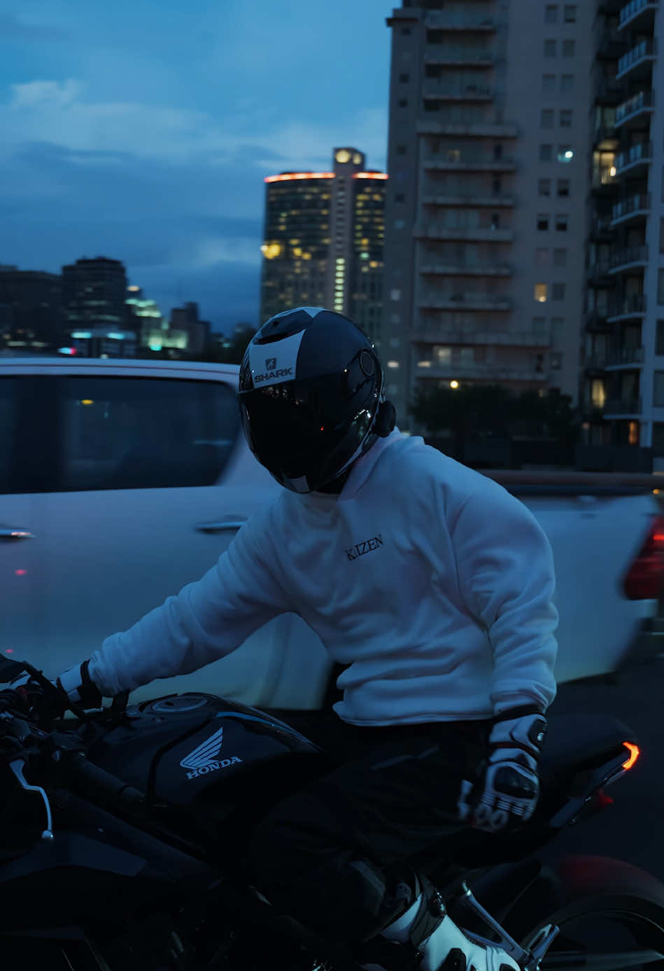 💫city lights  #motorcycle #moto #bikelife #motorbike  #yamaha #bike #biker #honda #motorcycles #kawasaki #ktm #suzuki #ride #ducati #rr #bikers #motor #bmw #bikergirl #BookTok #bruh #cbr #cbr650r #bikestagram  #burnout #bikerboy #custombike #r705’