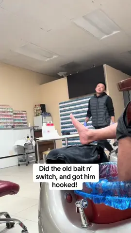 Did the old bait n’ switch, and got him hooked! He can’t resist my foot rub with this no cap foot cream! #pedicure #fyp #nailtok #storytime #nailtech #meme #vietnamesesalon #tiktokshop #holidayhaul #nailsalon @Beyond The Cream 