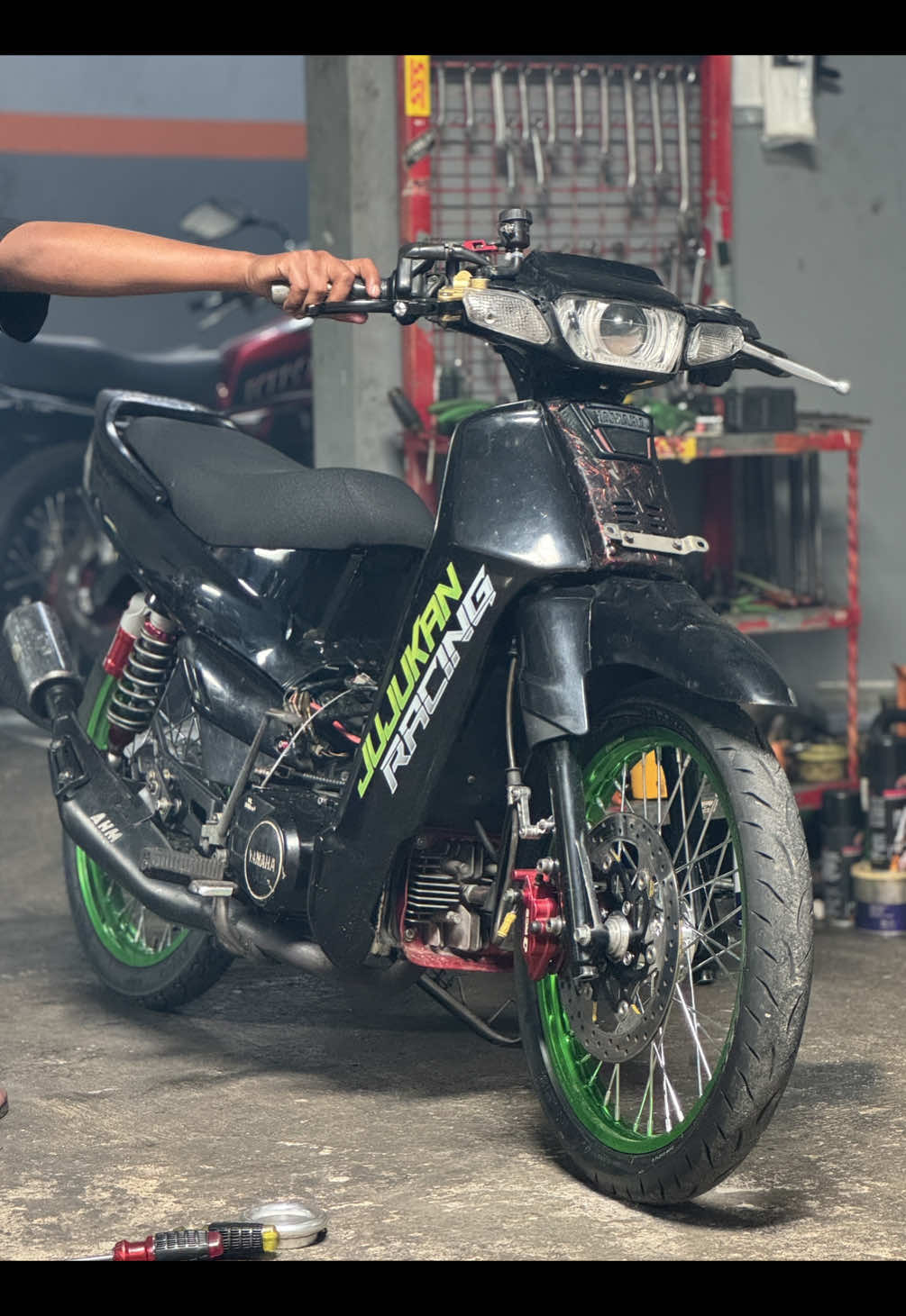 Bebek Pedess🥵🔥#fizr #agstyle #solostyle #bebektiet #fizrindonesia #jujukanmotor #2stroke #twostroke #yamaha #ypcsgank🔥 #130cc #bebekbalap 