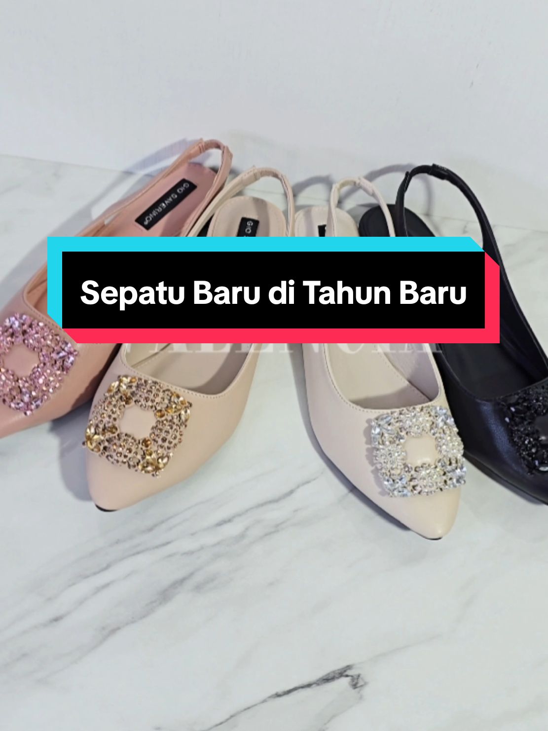 Sepatu Flat Shoes dengan sling back mewah dari Gio Saverino. Promo hanya di hari ini saja! #Giosaverino #sepatupesta #flatshoescantikk #sepatuwanita #sepatucewek #shoes #flatshoes #sepatumurah #sandalwanita #sandalsepatuwanita #sepatukekinian #shopmaster 