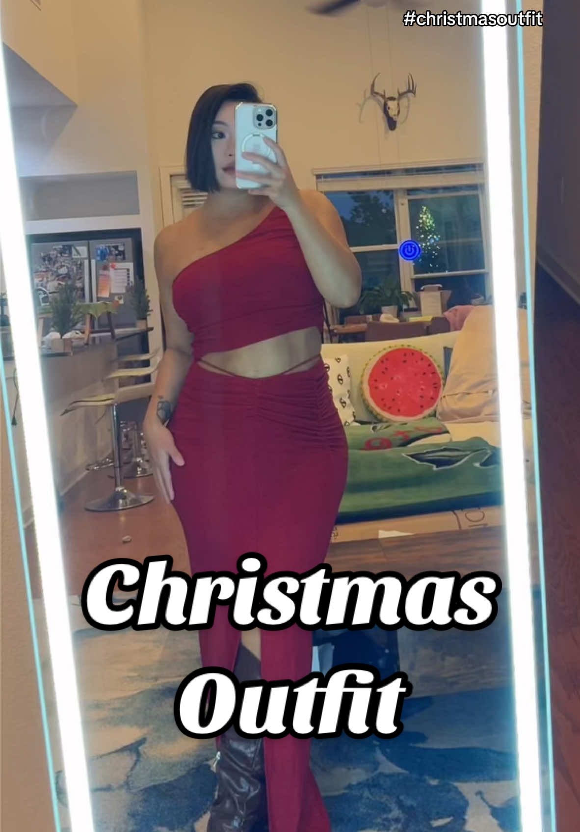 I rarely buy red. Cuz my skintome is dark, red makes you even darker but not in a good way 🤶 this set was from @TigerMist but ive never worn it before #christmas #christmasoutfit #OOTD #stylinhtips 