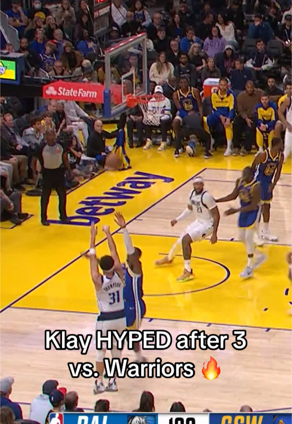 KLAY HYPED AFTER 3. 🎯🔥 #klay #klaythompson #mavericks #warriors #NBA #basketball 