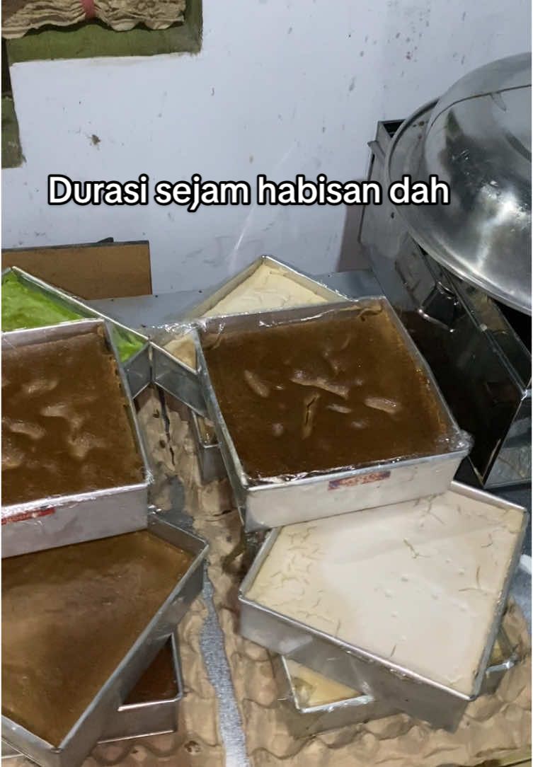 Masyaallah 30 loyang Sejam habisan #acilwadai #wadaibanjar #wadaibasah #kulinerbanjar #pasar #wadainyaman #semangatdalam #handilbakti 