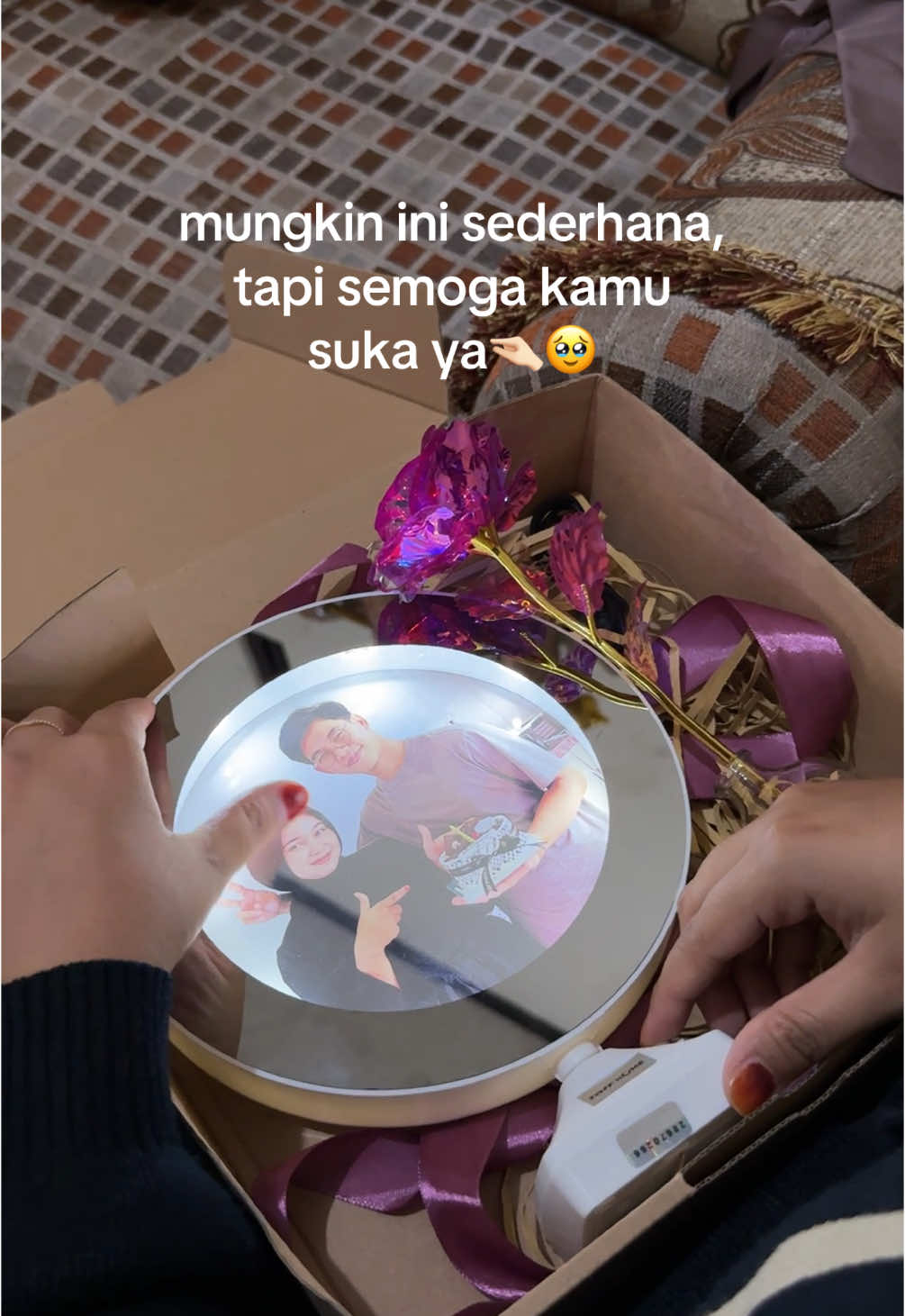 sebenernya aku bisa beli sendiri, tpi kalo dibeliin kamu rasanya lebih spesial🥹🥹 #fyp #kadopacar #cerminfoto #cerminfotocustum #giftideas #kadounik 