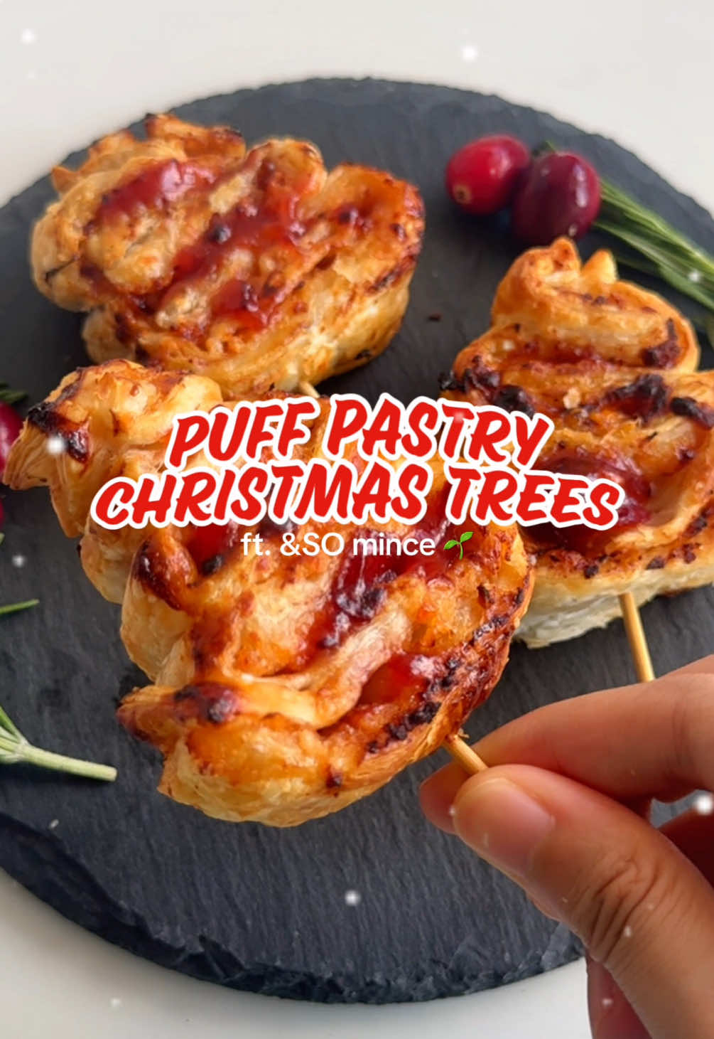 tis the season for cheesy mince & cranberry Christmas pasTREES! 🎄🥰  #cranberry #puffpastry #xmas #EasyRecipe #christmastree #christmasrecipe #recipeideas 