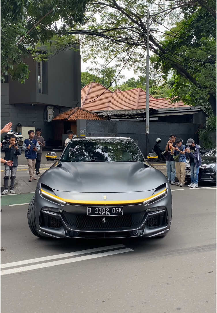 ombee siang hari 🤠 #carspotting #carsoftiktok #carmedia #carsoftiktok #carstiktok #carspotter #porsche911 #porsche991turbos #g63 #ferraripurosangue #ombekofie 