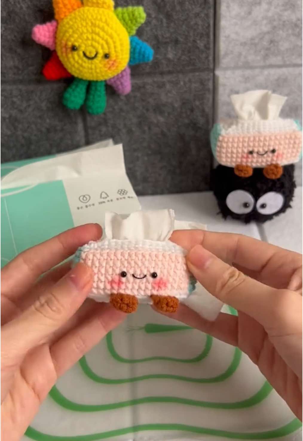 Cách thêm giấy - Hộp khăn giấy mini #crochet #tissuebox #handmade #DIY #moclen #len #귀여운 #뜨개질 #목걸이 #수공 #열쇠고리