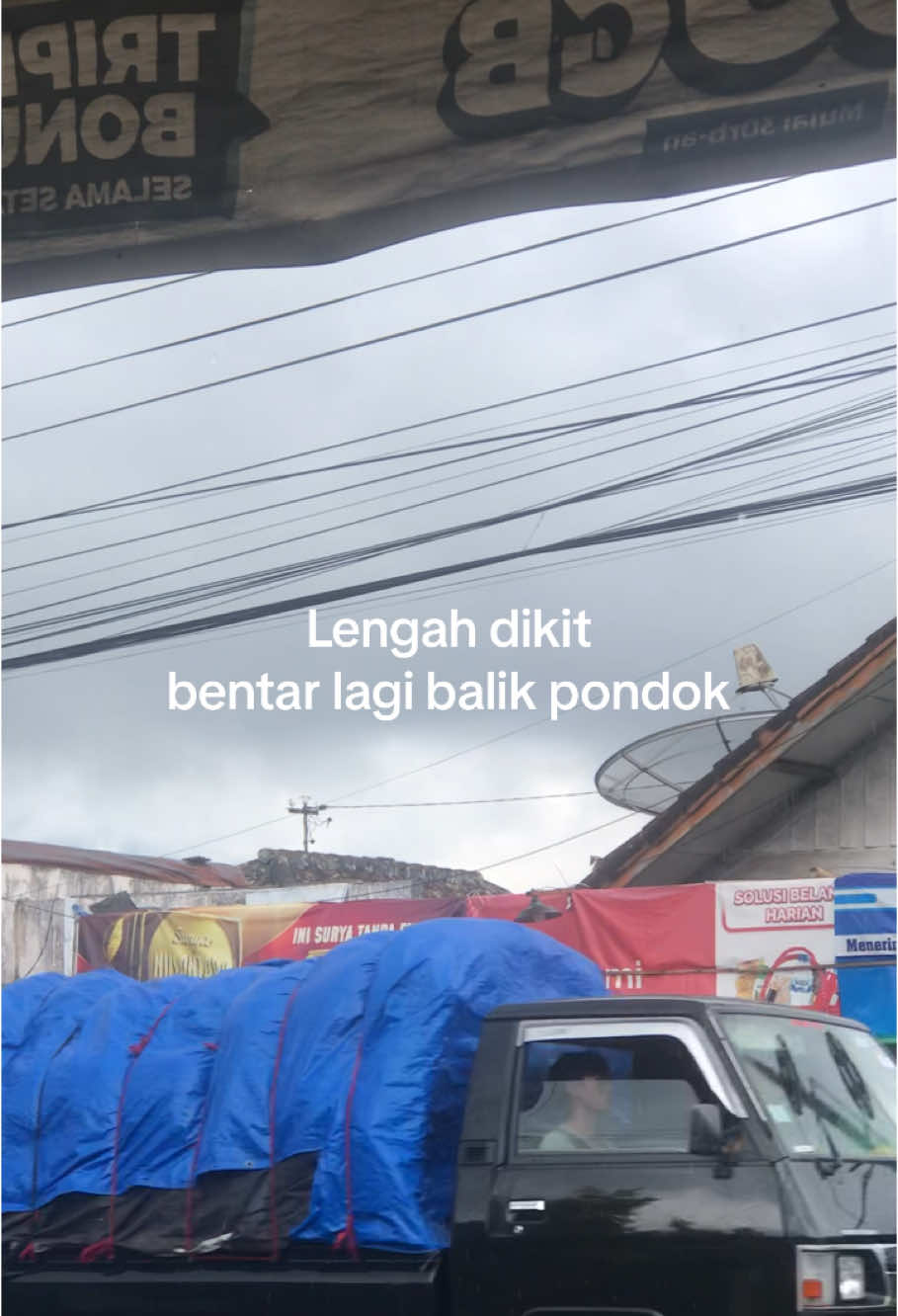 Perasaan baru kemarin aja pulang dah balik lagi #4u #berandamu #bismillahfypシ #trand #fypviralシ #liburan #balikpondok #fypviralシviral #quotes #storywa #bahanswmu 