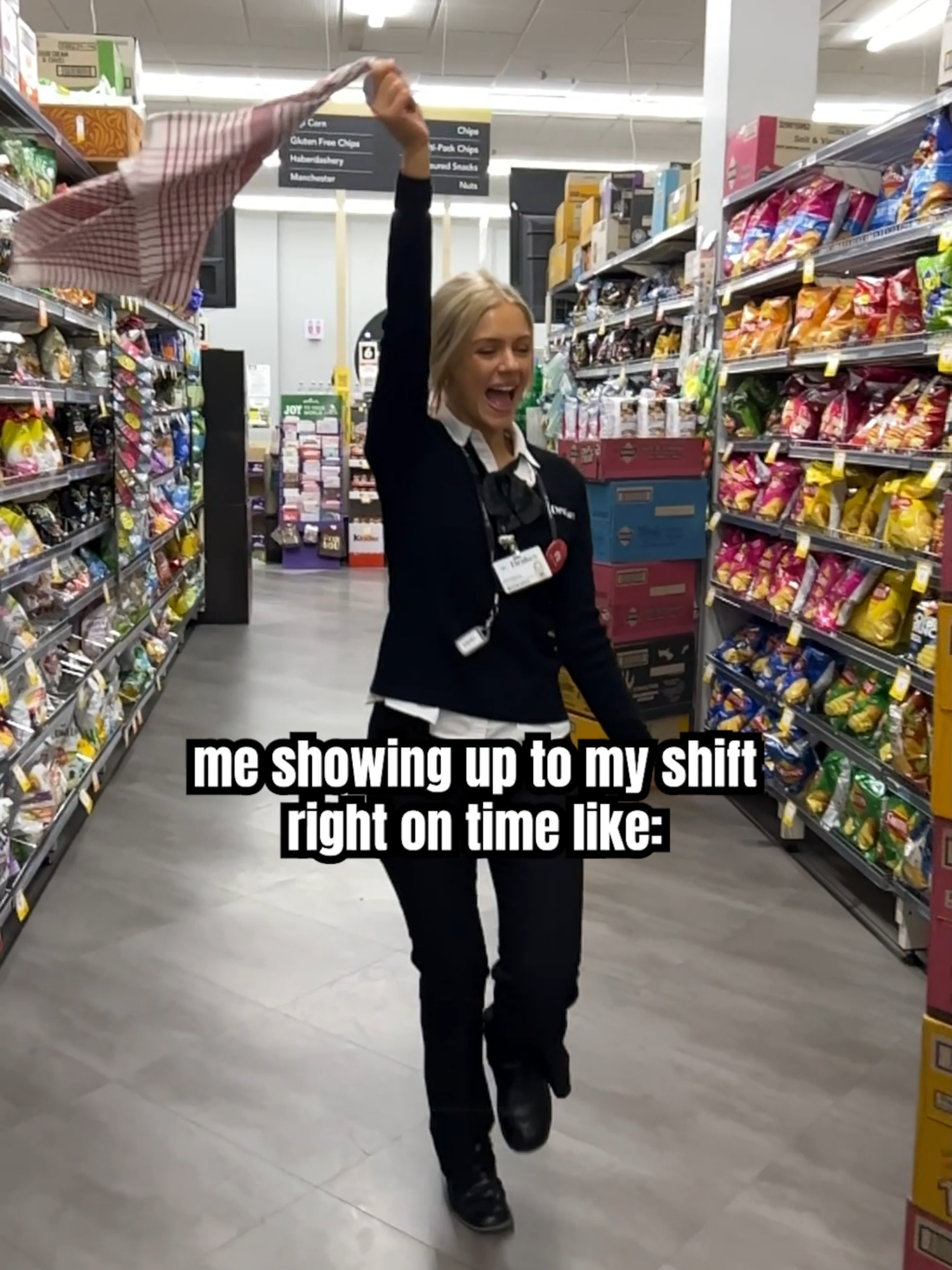 I live for the applause 👏 #applause #work #ladygaga #livefortheapplause #happy #dancing #ontime #early #yay #earlyforwork #workthings #cashier #worklife #drakessupermarkets #fyp