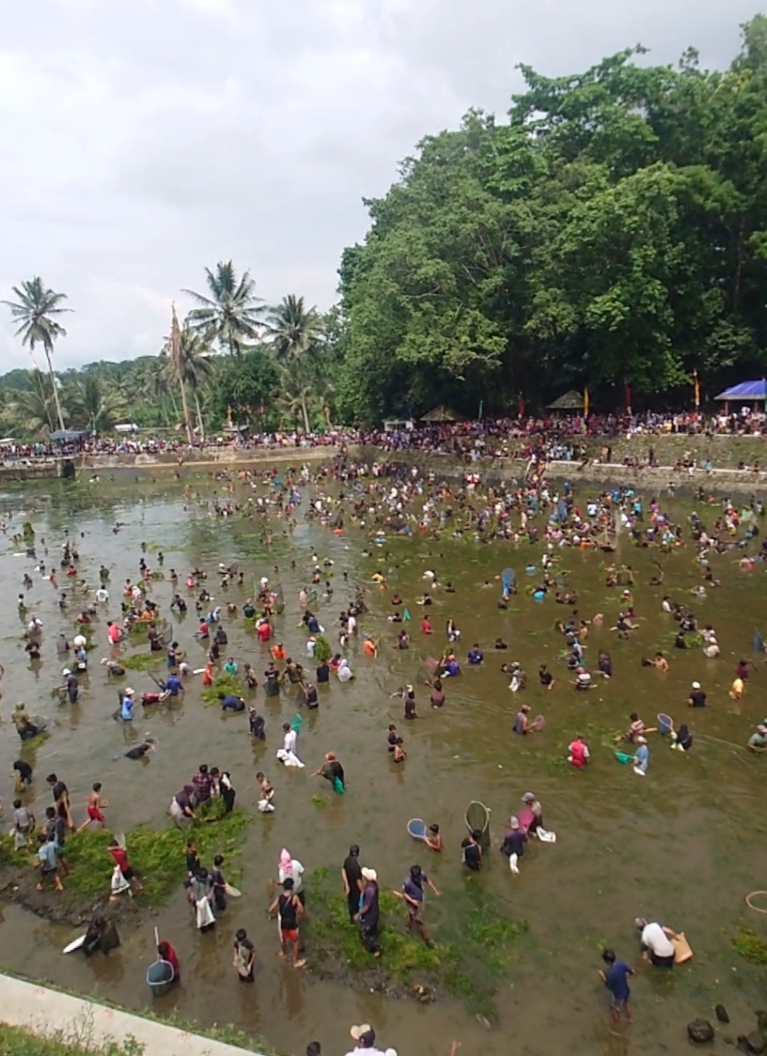 Tradisi Bekerase di Desa Aik Bual Lombok Tengah.