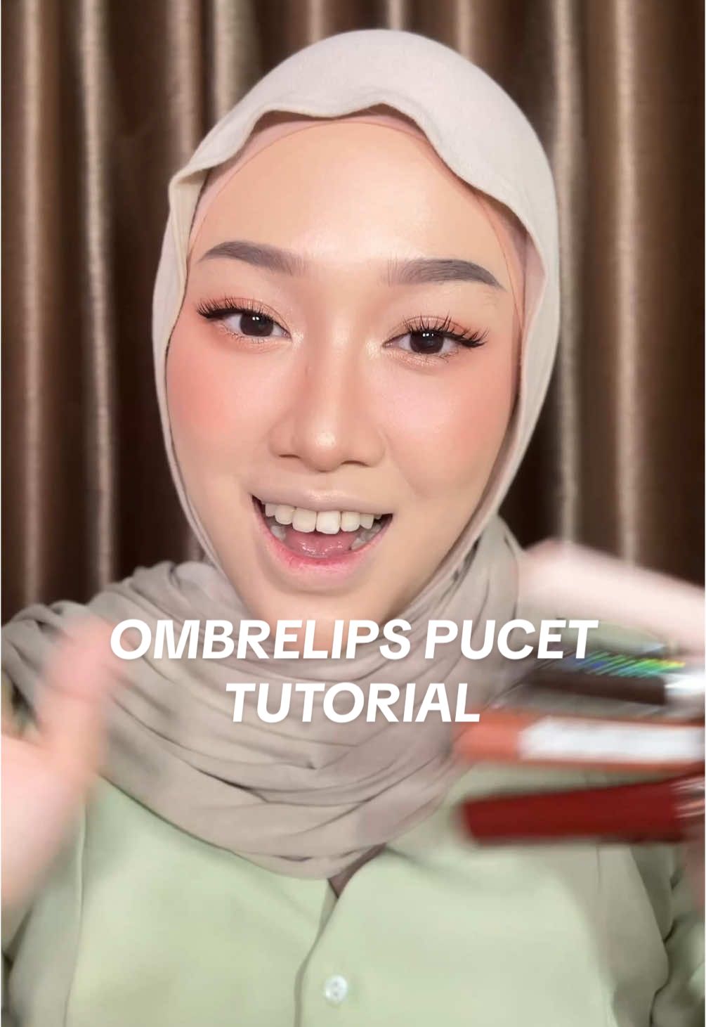 tutorial ombrelipsnya agak aneh. biasanya suka yang kaya bendera merah putih, sekarang lebih suka sama pink ombre yang pucet🤣🫶🏻 #ombrelips 