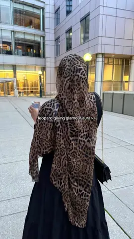 #pashminaleopard #leopard #glamour #pashminacashmere #modalhijab #oldmoneyoutfits #tutorialpashmina #pashminadubai #aesthetic #fyp 