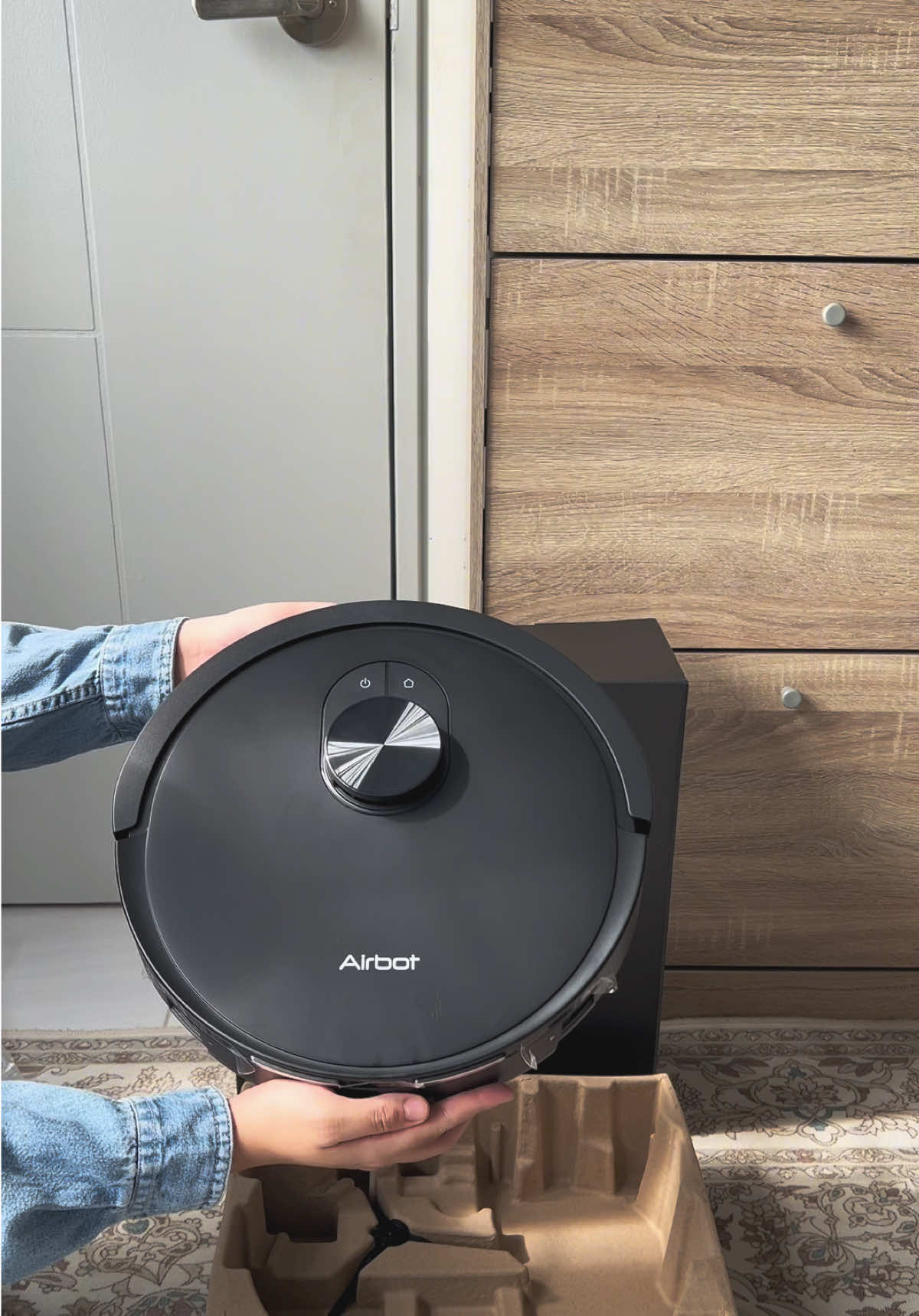 Syok sikit bila dah ada bibik baru tolong buat keje rumah 🤭#robotvacuumcleaner #vacuummurah #fyp #vacuumcleaner #CapCut 