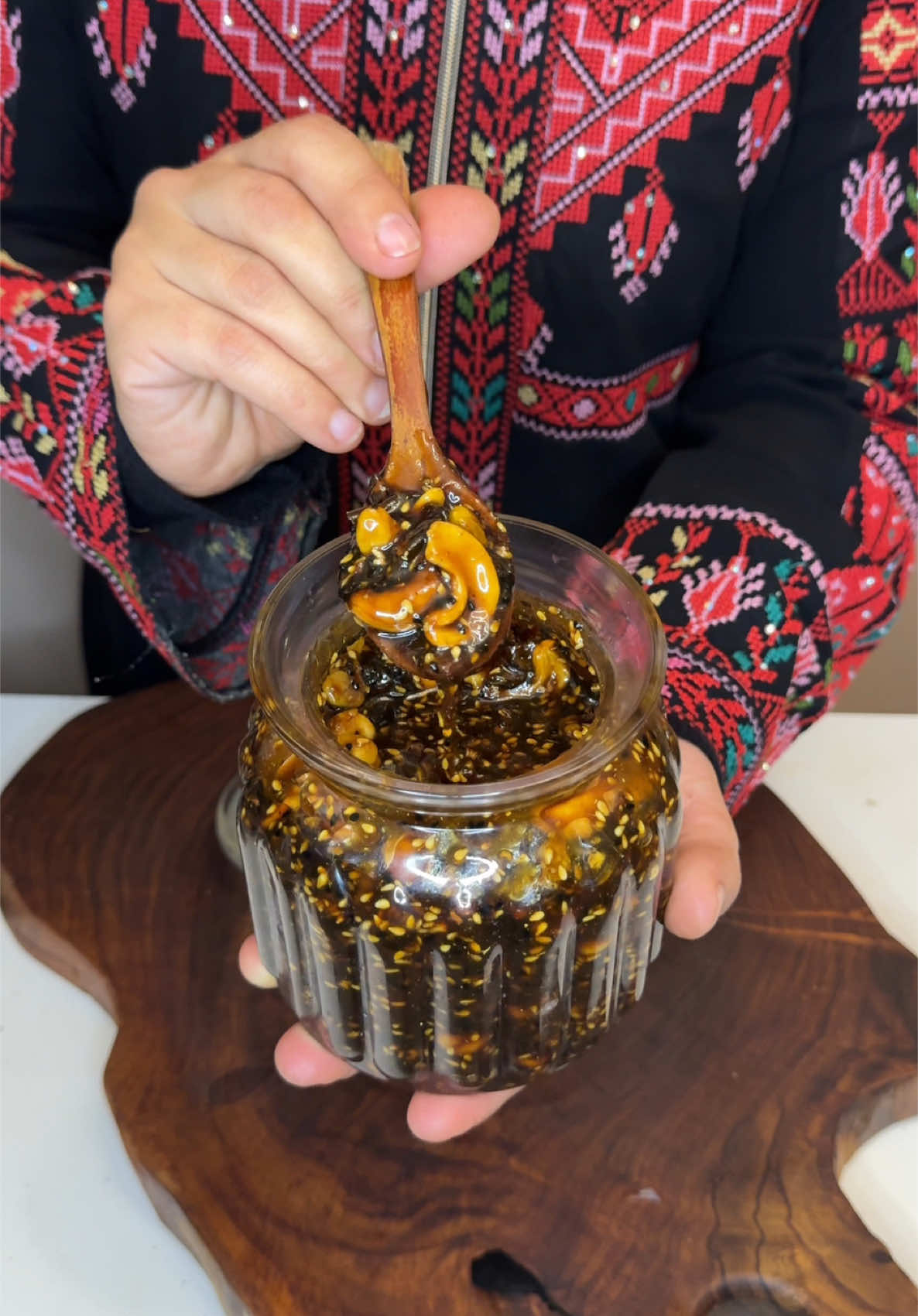 المختوم الفلسطيني او الحوايج الحلو فى الوصفه دى انها مغذيه جدا  بجد مفيده وطعمها حلو اوى  ربع كوب زيت زيتون  ربع كوب لوز / كاجو / فسدق / عين جمل /بندق ) مكسرات نيه  ٢ معلقه كبيره حبة بركه / سمسم  معلقه صغيره ( قرفه / حبهان / شمر ) نص كوب تمر  قطع  كوب ونص دبس التمر  #اكسبلور_explore #اكسبلور #مصر🇪🇬 #اكل #اكسبلور_العراق_السعوديه_الاردن_ايران_الكويت_طق_لايكات_كومنت_يلاا💙 #مصر #اكسبلورر #فلسطين #فلسطين🇵🇸 #الاردن🇯🇴 