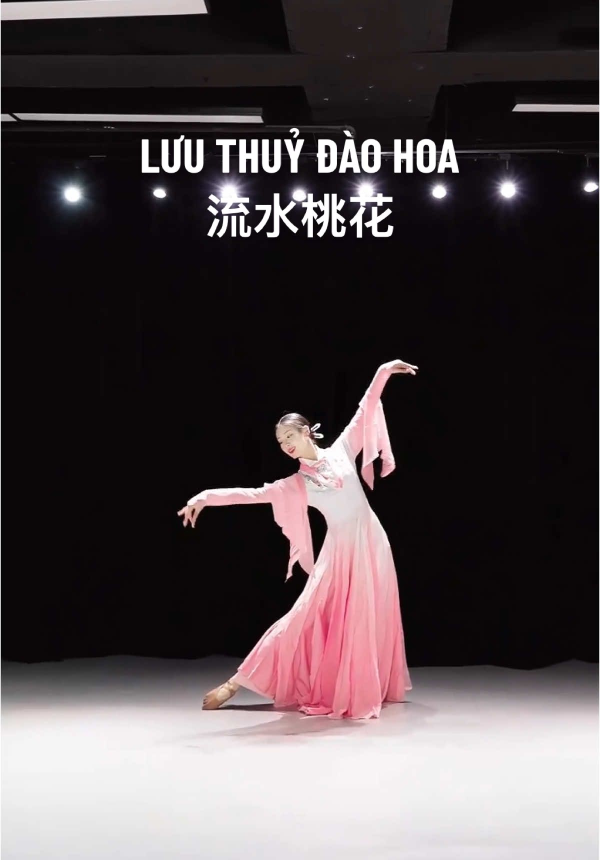 Lưu Thuỷ Đào Hoa - 流水桃花 #mecotrang #muacotrang #dance #muatrunghoa #luuthuydaohoa 