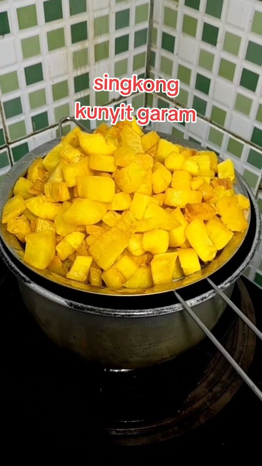 olahan singkong kunyit garam enak banget #masakanrumahan #fyp #kulinertiktok #caramasak #masak #reseptiktok #viralfood #kulinerindonesia #viralfood 