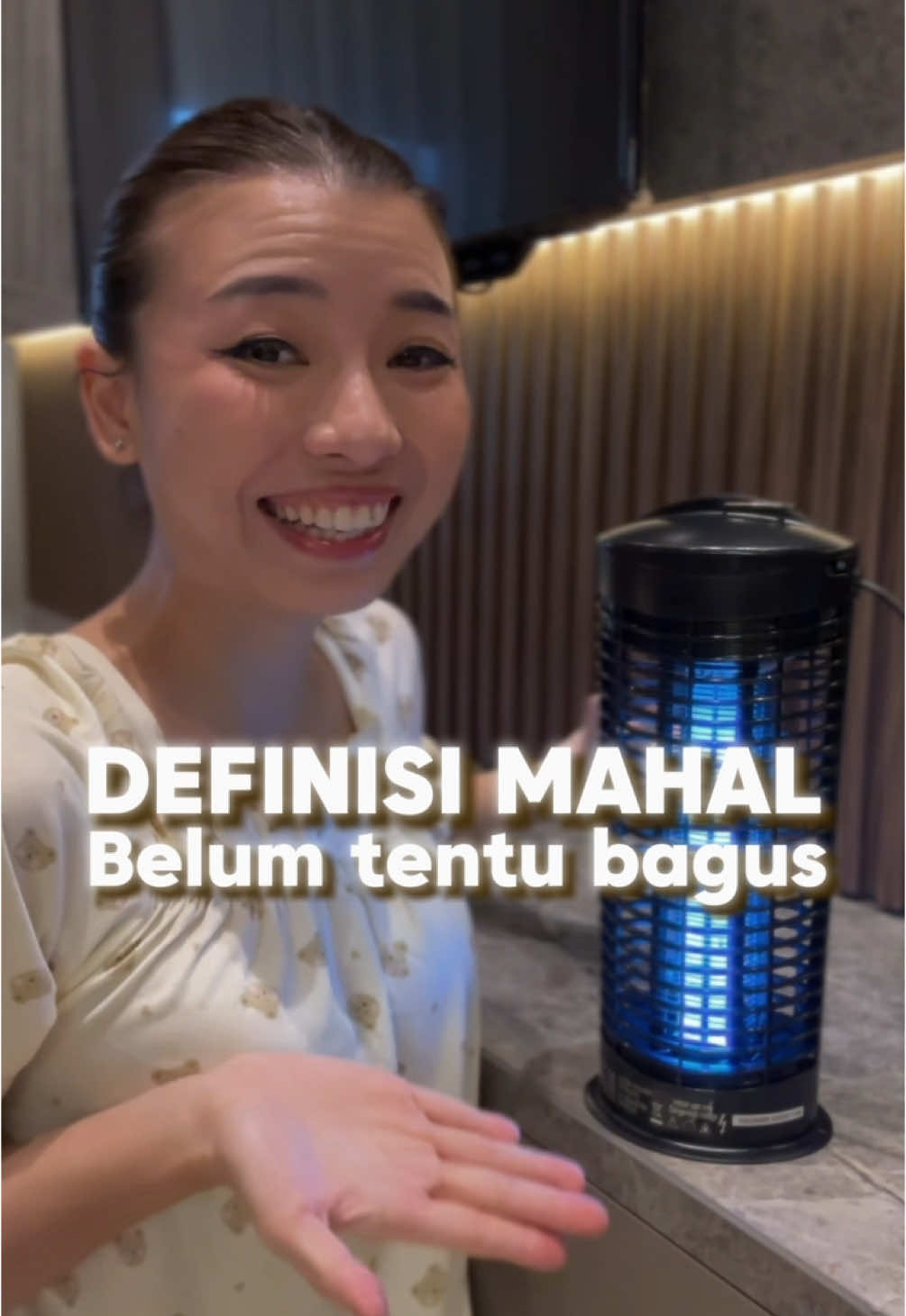 Kamu pernah coba yang mana? 😅 Btw, alat yang aku pakai ini ga ngeluarin suara kalau kena nyamuk, suara mesin juga ga ada & ga ada aroma bau gitu.. Jadi sangat amann buat anak & ga berisik, tau-tau nyamuk pada nempel aja 🤣 #nyamuk #perangkapnyamuk #homedecor #homeliving #homeandliving #obatnyamuk 