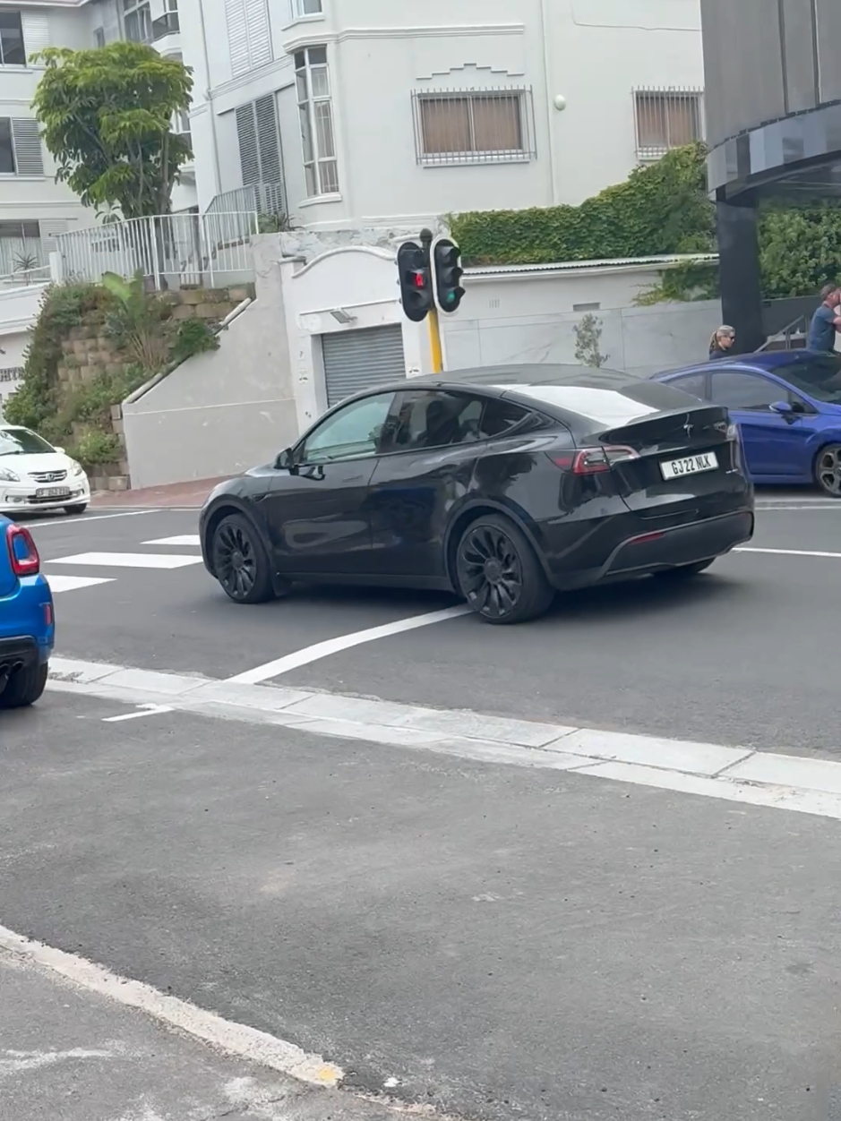 Tesla Model Y (I think) spotted driving in Bantry Bay, Cape Town 🤩 #Tesla #TeslaModelY #CapeTown #SouthAfrica 