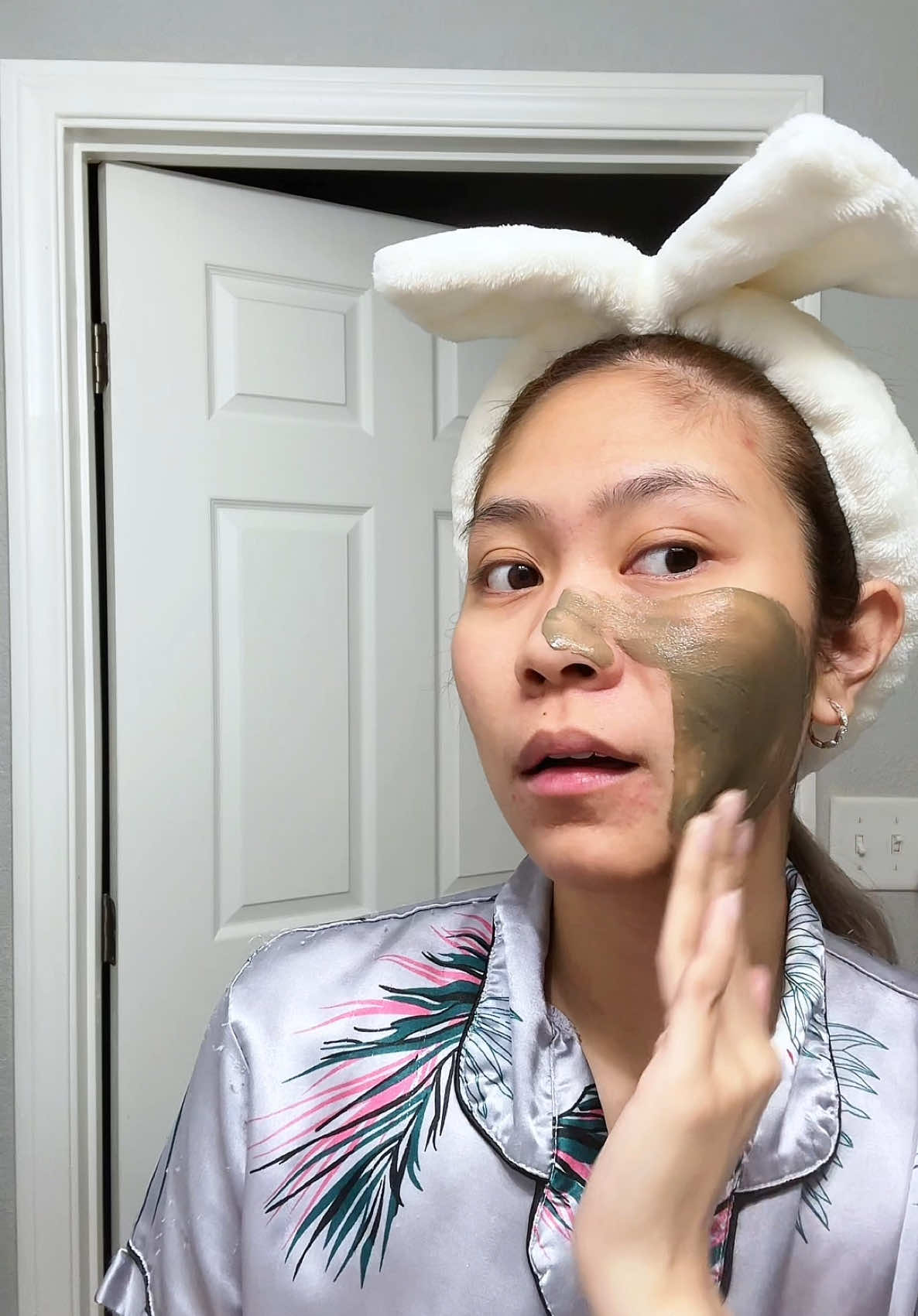 The trending Cardi B Recover Mud Mask of @BRMUD_US 😱 Deep Pore Cleansing with Calming Formula. 1/40th the size of flour. Penetrates deep into the pores effectively removing waste, sebum, and blackheads. #tiktokshopholidayhaul  #newyearnewaura  #winterfinds  #brmud  #mudmask  #kmudmask  #boryeongmud  #koreanskincare