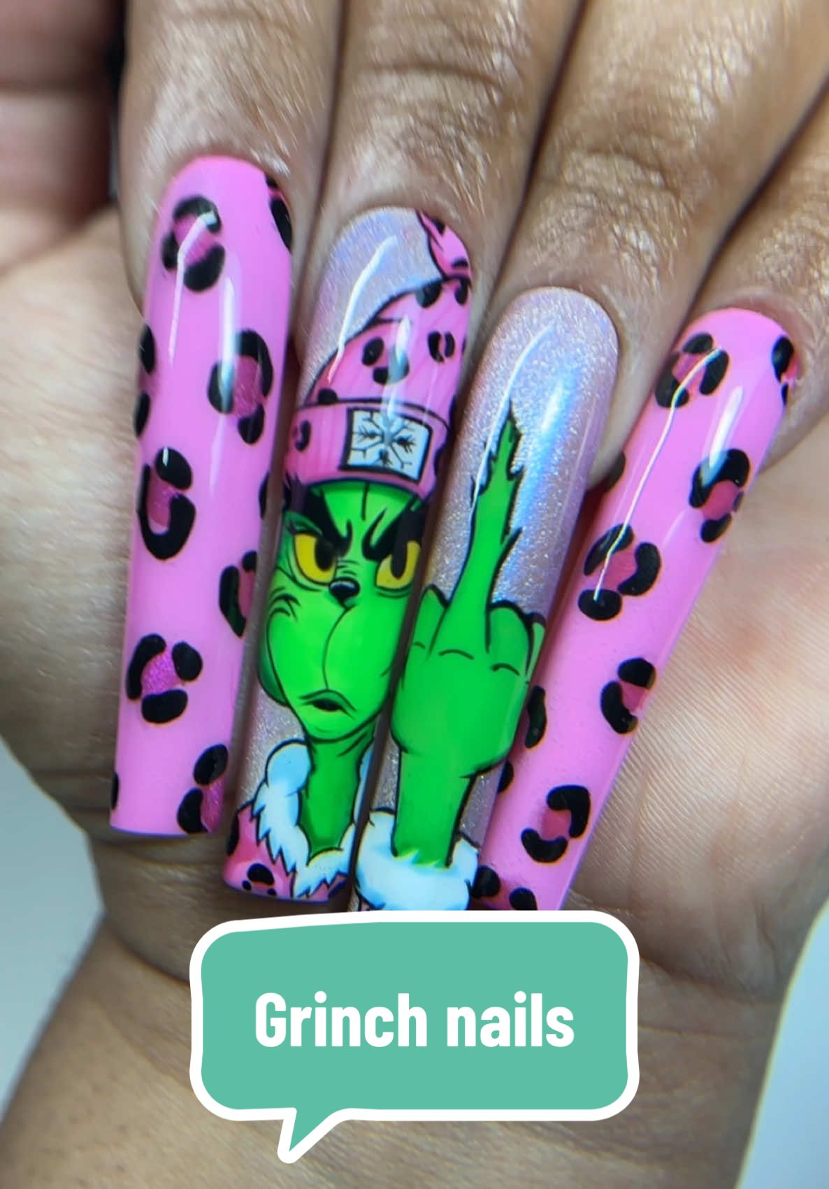 Not your normal Christmas nails but cute nah ?!  Using everything @vettsystore  Jelly polishes for shading are the besttttt ! #nailart #sfxnails #grinchnails #christmasnails #naildesign #nailsofinstagram #nailaddict #fyp #viral #handpainted 