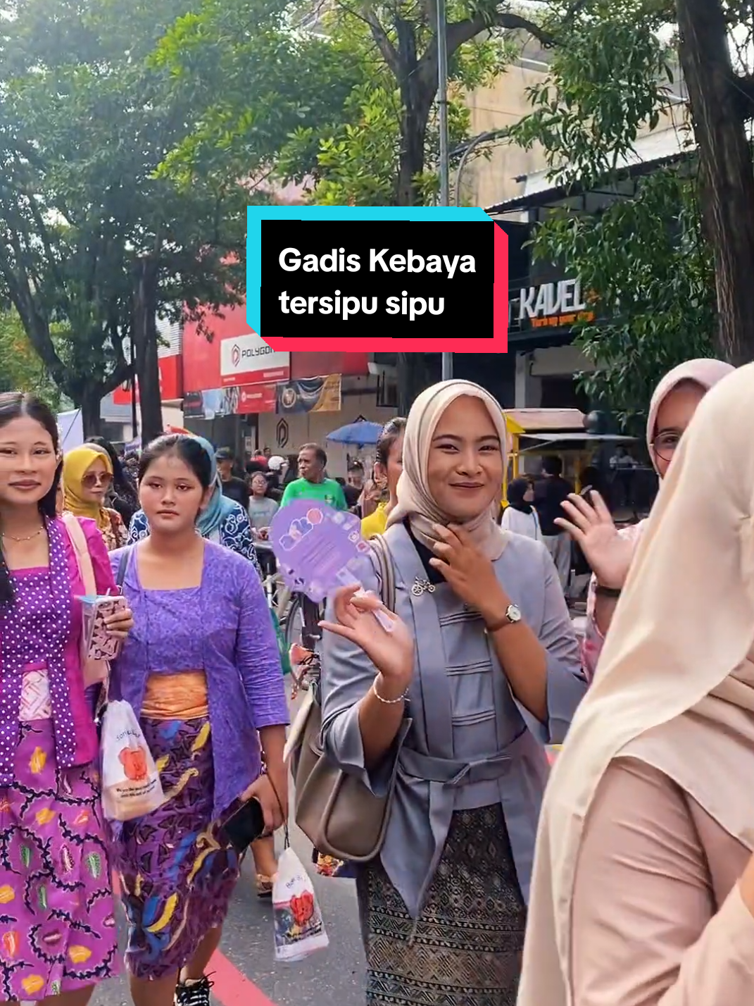 Gadis Kebaya malu malu seperti  putri Solo #putri #kebaya 