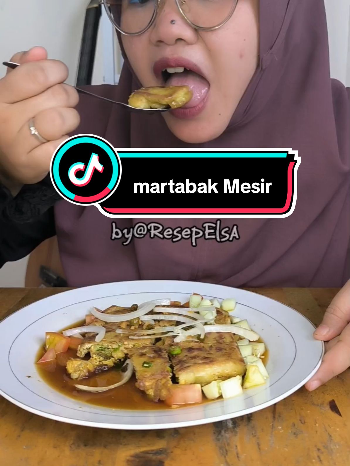 nama nya martabak Mesir.. apakah martabak ini dari Mesir??😅 #martabakmesir #martabaktelur #masakanindonesia #masakanminang #minangtiktok 