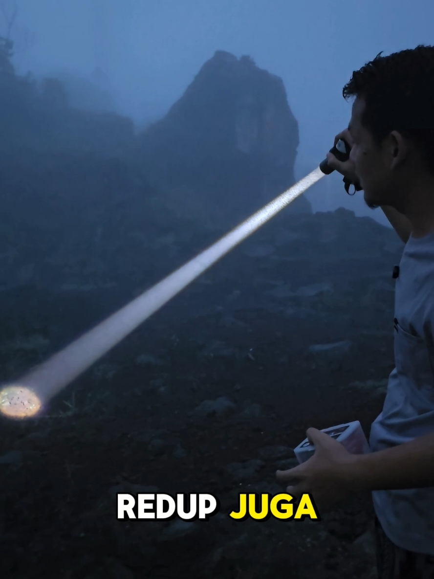 Senter kepala super terang bisa tembus kabut.. senter super terang bisa juga untuk senter gunung.  #senter #senterkepala #senterkepalatembuskabut #senterkepalaterang #sentersuperterang #senterkepalasuperterang #sentergunung #senterledmurah #senterpalingterang #senterledsuperterang #senterkepalamurah #senterkepalasuperterang #senterkepalamurah 
