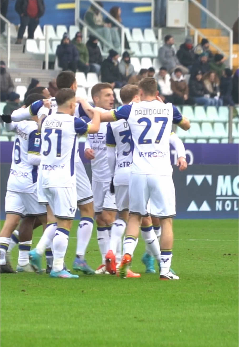 Il colpo di testa di 𝗖𝗼𝗽𝗽𝗼𝗹𝗮 che apre le marcature ⚽️🟡🔵 #parmaverona #daiverona 