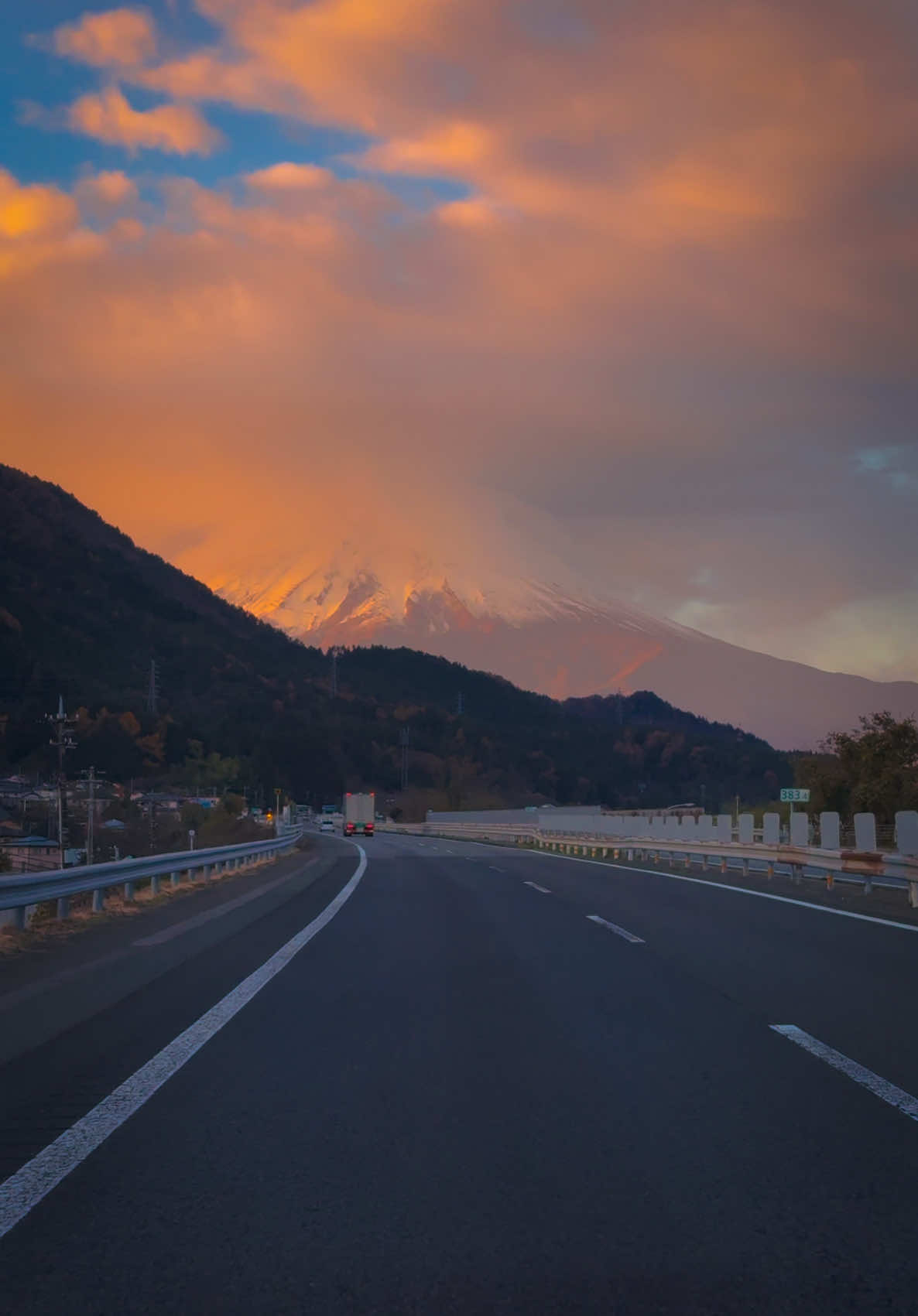 Sunrise view of Mt.Fuji😍 #roadtrip #trip #road #kawaguchiko #sunrise #sunriseview #beautifuldestinations #viral #trending #trendingsong #trendingtiktok #viralvideo #viraltiktok #fyp #fypage #foryou #foryoupage #nihonvoyages #naturevibes #japan #tiktok #japanese #tiktokviral #tiktokuni #tiktok_india #tiktokjapan #fujisan #mtfuji #富士山 #日本 #河口湖 #おすすめ 