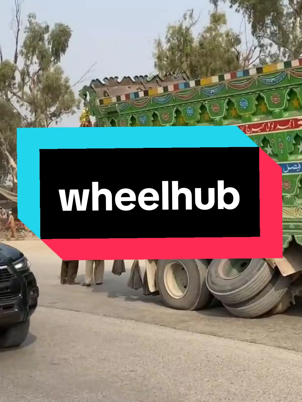 Pakistan nih boss! Mekaniknya express! Ganti wheelhub gk nyampe 1 menit! #CapCut #wheelhub #pakistan #tronton #mekanik #kecelakaan 