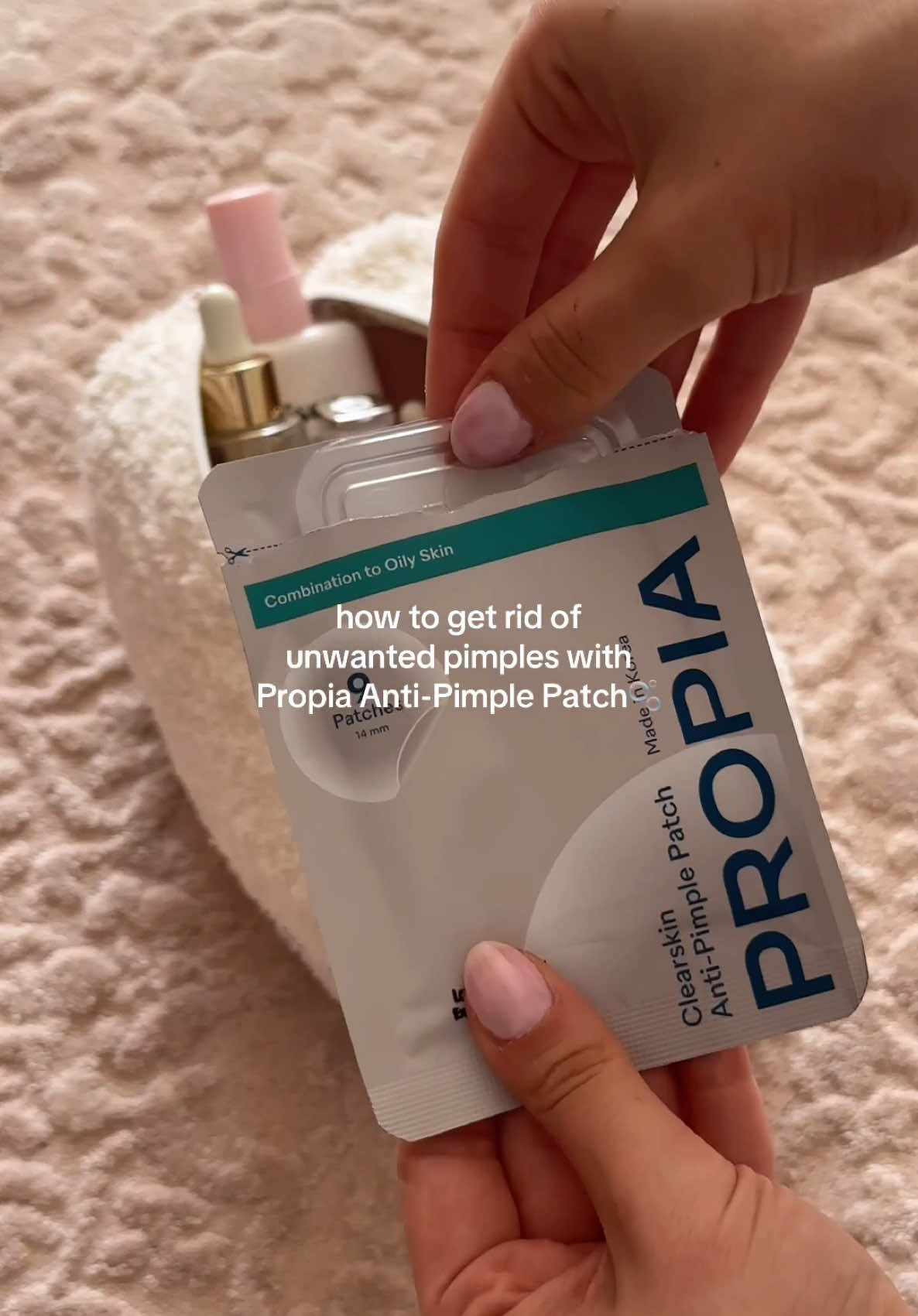 🩹 The easiest way to get rid of pimples: Propia Anti-Pimple Patch! 👌  #propia #pimplepatch #acnepatch #pimple #skinsaver #acneskincare #skincaretips #antipimplepatch