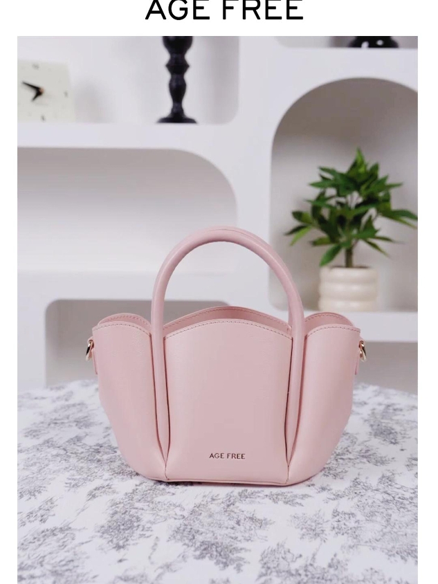 Chic pink handbag, pure simplicity. Her sweet, stylish must-have.#cutebag #agefree #handbag #bagforwomen #elegantbag 