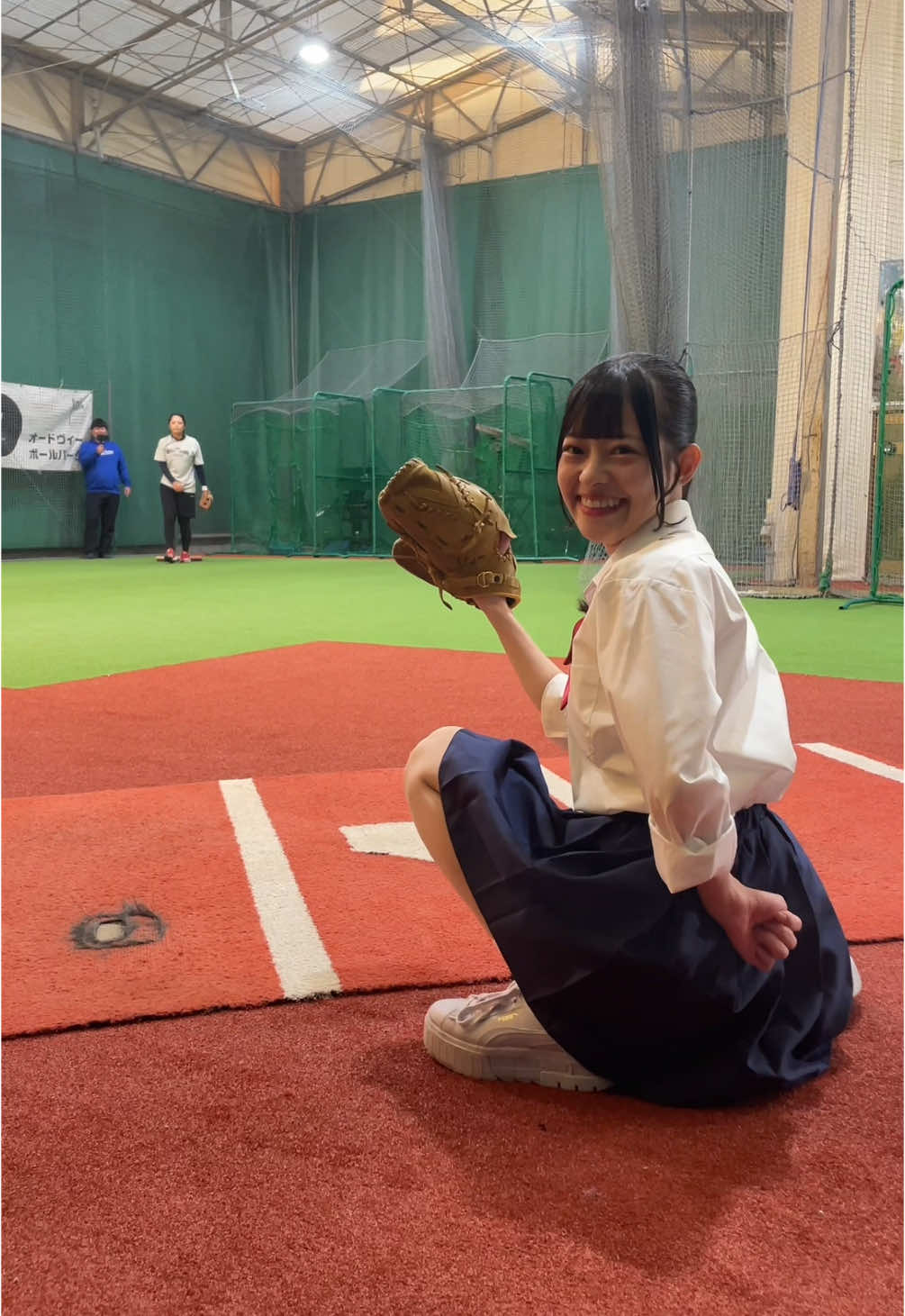 サウスポーのJKキャッチャーが振り向いたら可愛すぎる🤦🏻‍♀️#野球女子#制服#おすすめ 