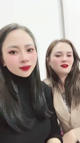 Và tình yêu bắt đầu khi ta nhìn vào mắt nhau …. Có ai nhận ra idol nào đây k ạ 🥰@Hoài Lào Cai #xuhuong #xuhuongtiktok #thinhhanh #trend #spalamdep 