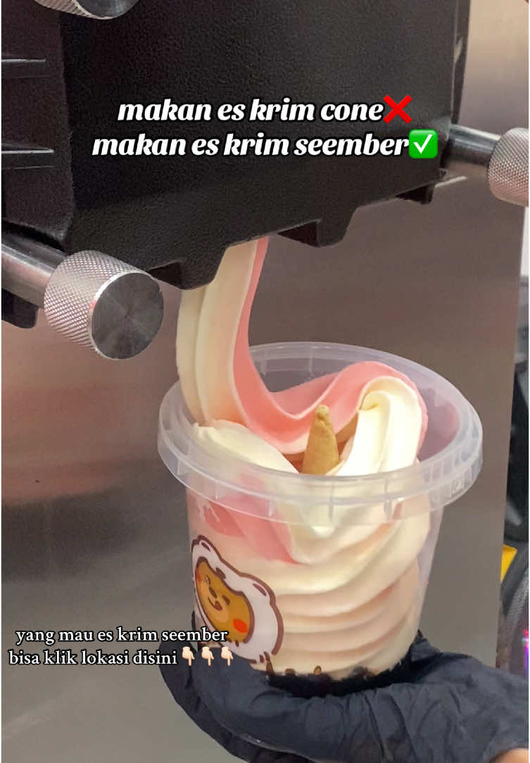 makan eskrim seember cuma 22rebu ajaah pake voc tiktok🫣🥶 @Momoyo.id #momoyoicecream #momoyoicecream #eskrimember #ttpetualangpro #eatwithshafa #tiktokviral 