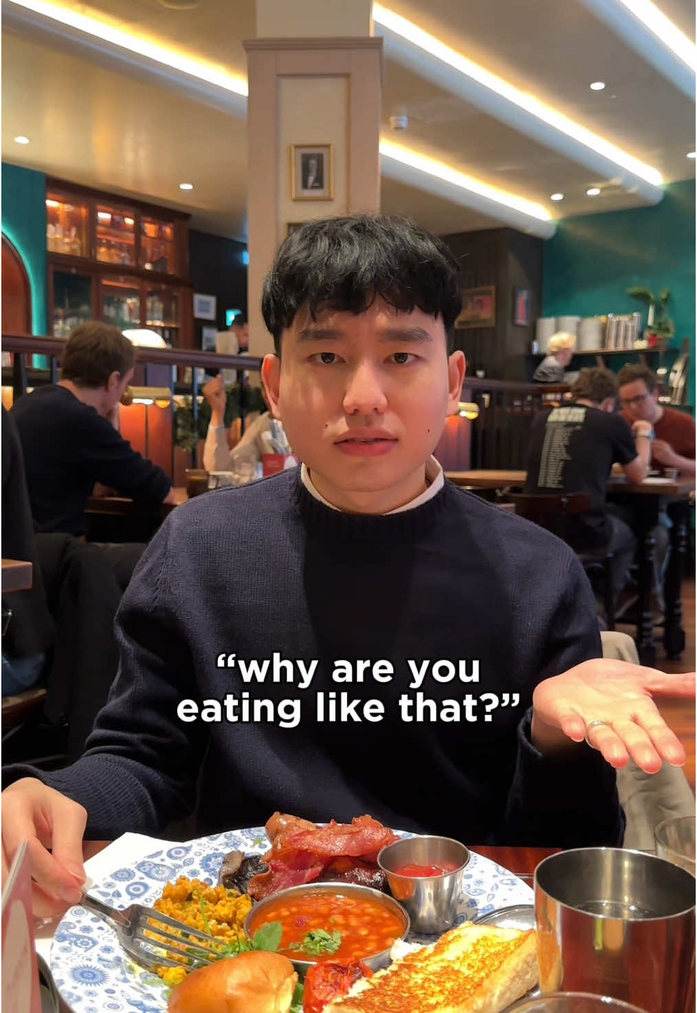 we all have that friend @Nhân #friends #funny #eating #london 