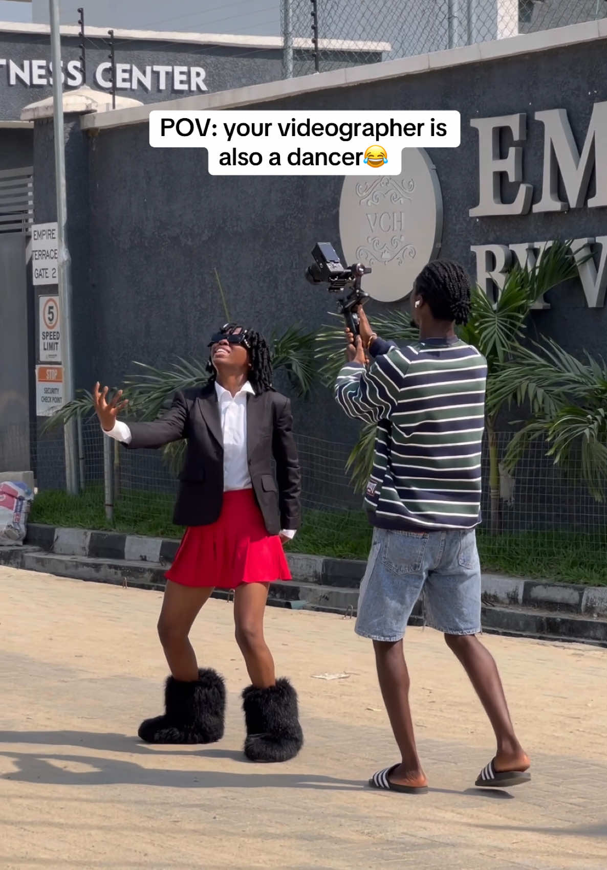 Which kind videographer be this?😂 W/: @DNAFREZH Dc: @Big Natty #edithimonikhe #viralvideos #viral_video #dancer 